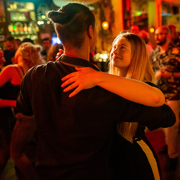 Bachata danslessen bij Salsa Sensation dansschool in Eindhoven