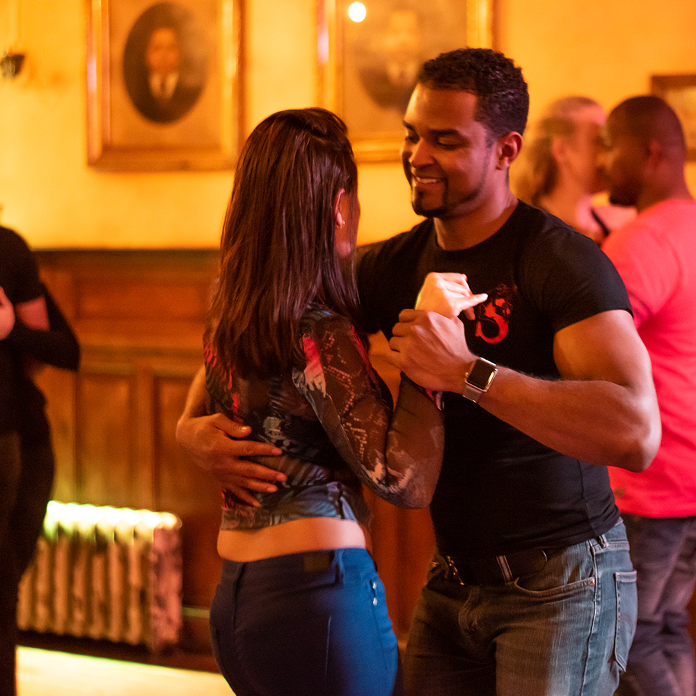 Kizomba danslessen bij Salsa Sensation dansschool in Eindhoven